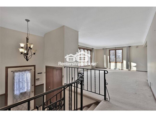 Building Photo - 1241 Holly Dr E