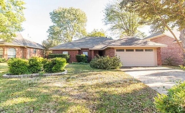 Building Photo - 2106 Turf Club Dr