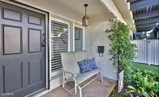 Building Photo - 3 br, 2.5 bath Townhome - 4140 Loma Rivier...