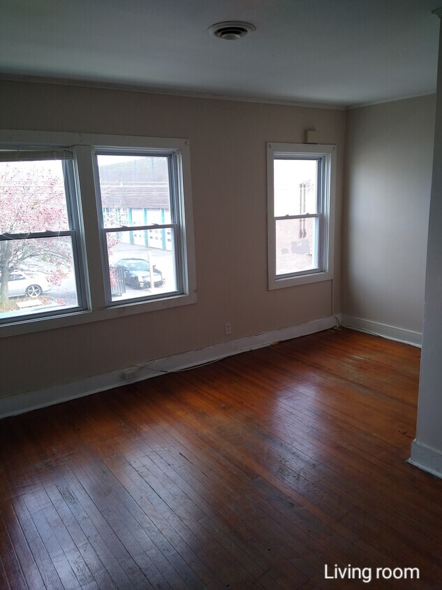 Living room - Bradford St