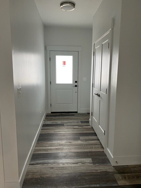 Building Photo - 275 River Cir