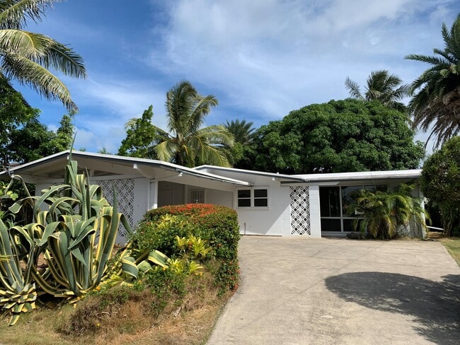 Building Photo - Kailua- Updated 3 bedroom 2 bath beautiful...