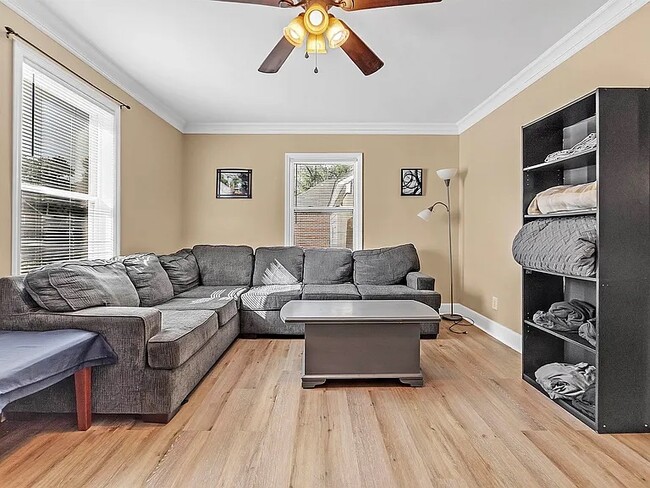 Foto del edificio - 3704 Friar Tuck Rd