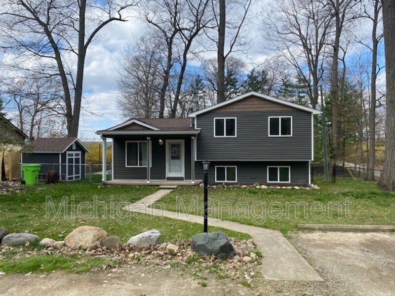 Foto principal - 5351 Grass Lake Rd