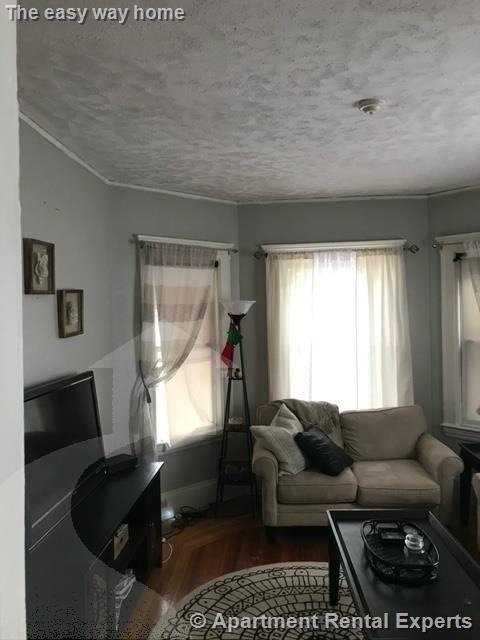 Building Photo - Medford/Wellington area 3 Bedroom