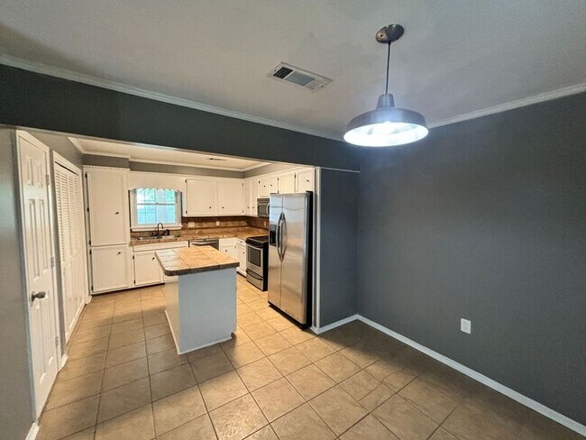 Foto del edificio - 1702 Rosemont Cir