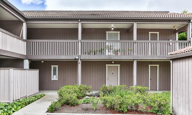 Parte frontal de la unidad de suelo - 47112 Warm Springs Blvd