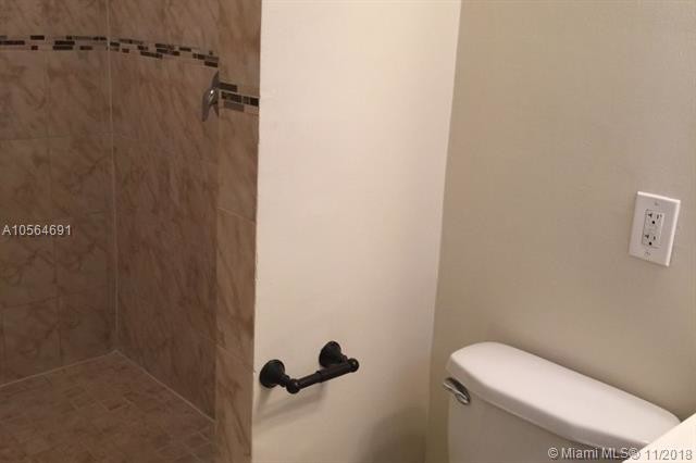 Foto del edificio - 946 NE 164th St