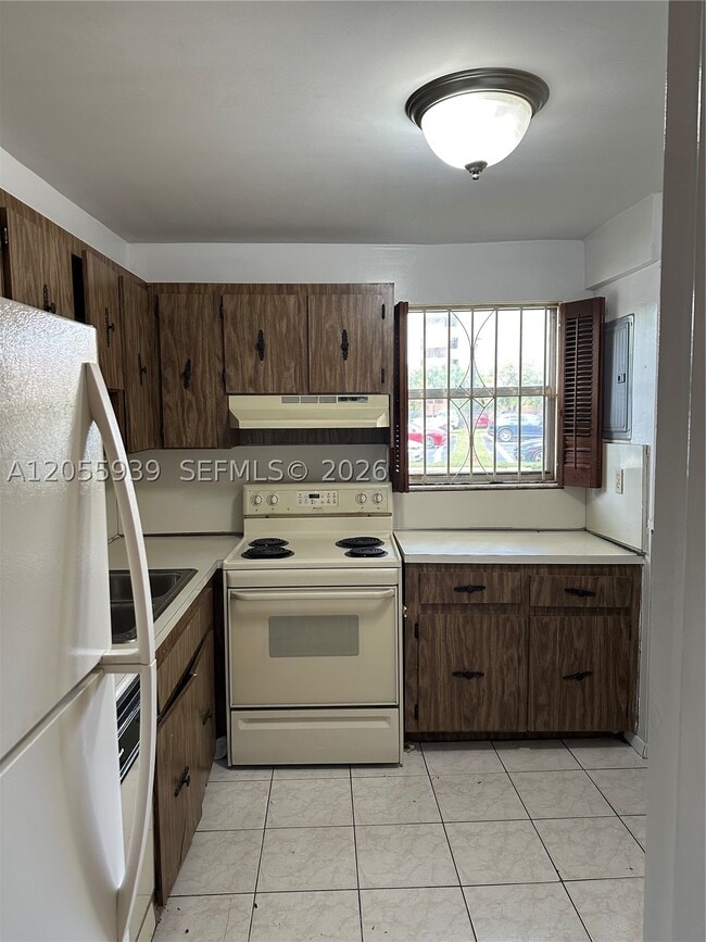 Building Photo - 9270 Fontainebleau Blvd