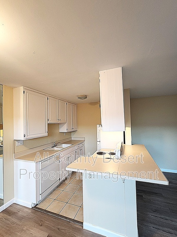 Building Photo - 550 El Cielo Rd