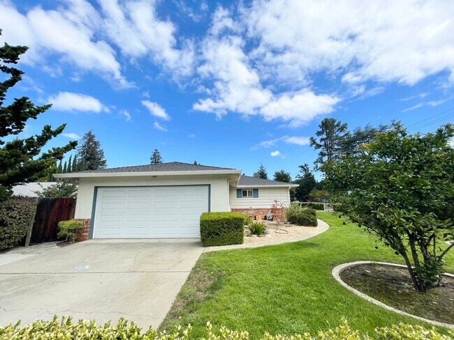 Building Photo - Beautiful 4 Bed 2.5 Bath North Los Altos H...