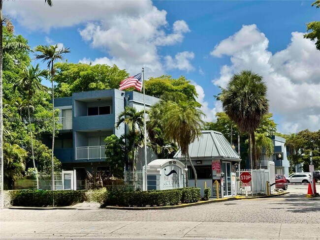 Building Photo - 9375 Fontainebleau Blvd