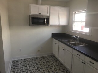 Building Photo - 2621 La Salle Ave