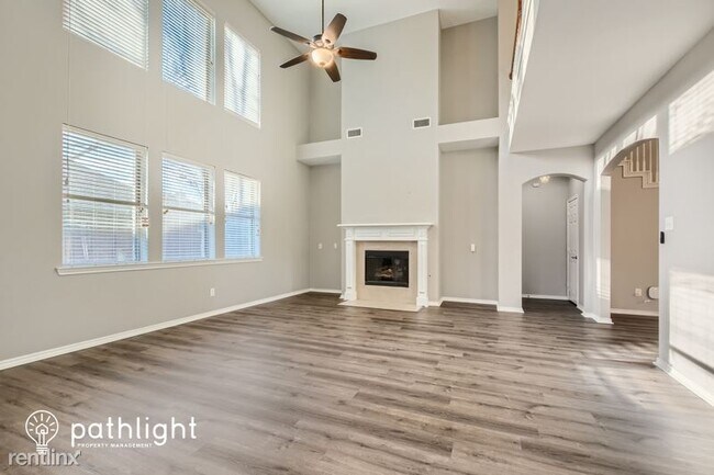 Foto del edificio - 4 br, 2.5 bath House - 4613 Monarch Dr UNIT