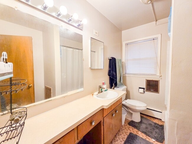 Building Photo - 913 High St