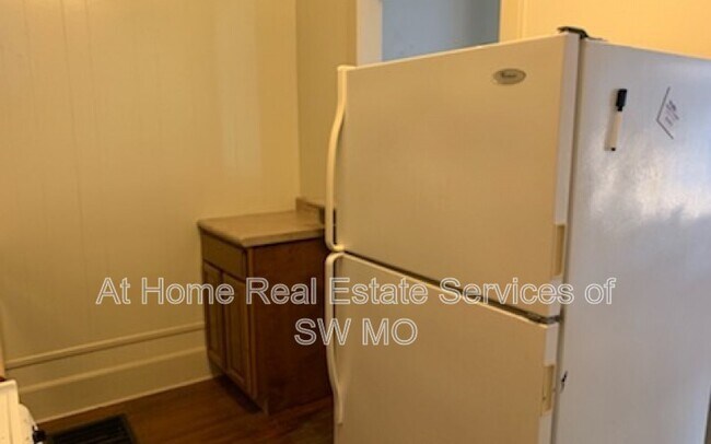 Foto del edificio - 1628 N Benton Ave