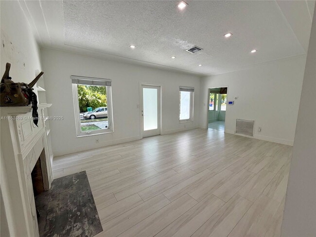 Photo - 761 NE 77th St House