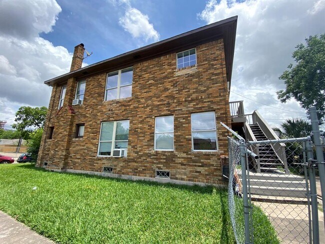 Building Photo - 3902 Woodleigh St