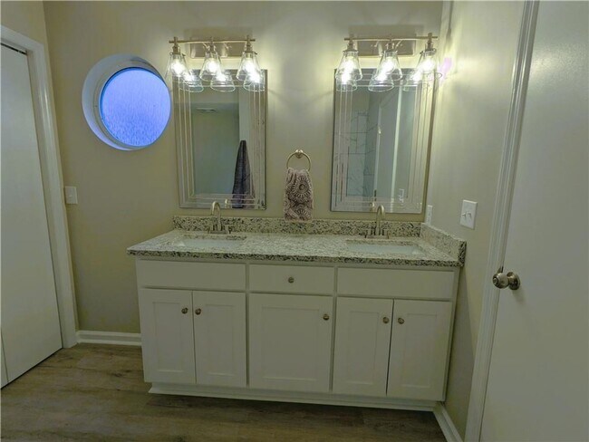 Foto del edificio - Awesome Location!