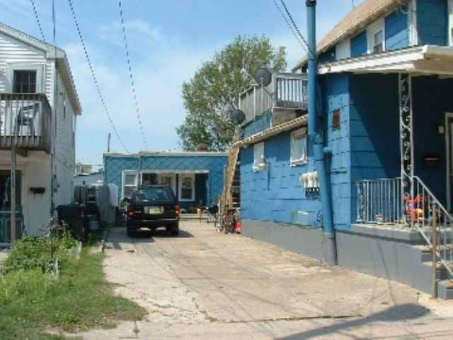 Building Photo - 142 E Montgomery Ave