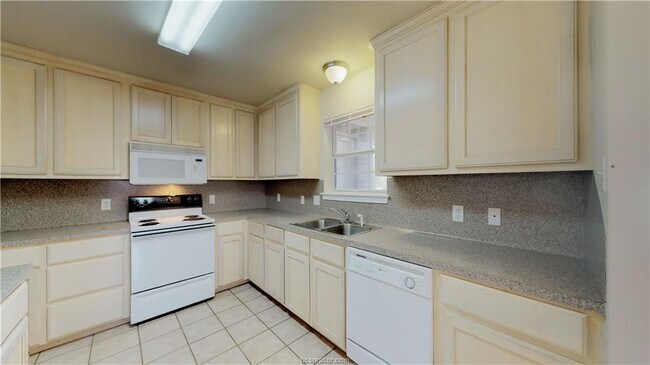 Building Photo - 1429 Western Oaks Ct