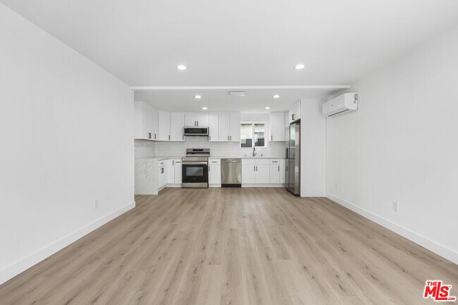Foto del edificio - 1613-1613 1/2 W 209th St