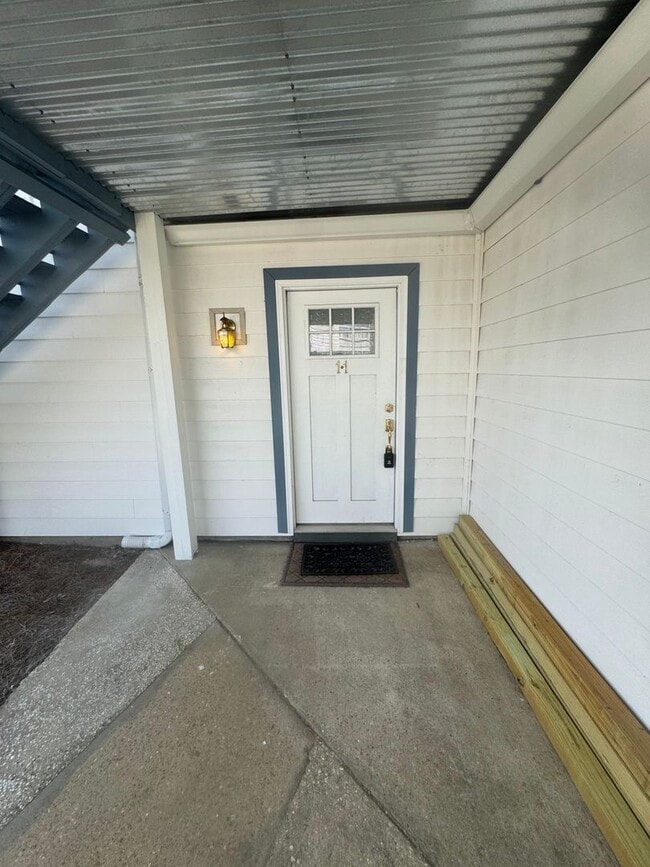 Building Photo - 6545 N Lagoon Dr