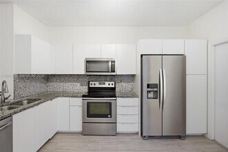 Building Photo - 2066 Madeira Dr