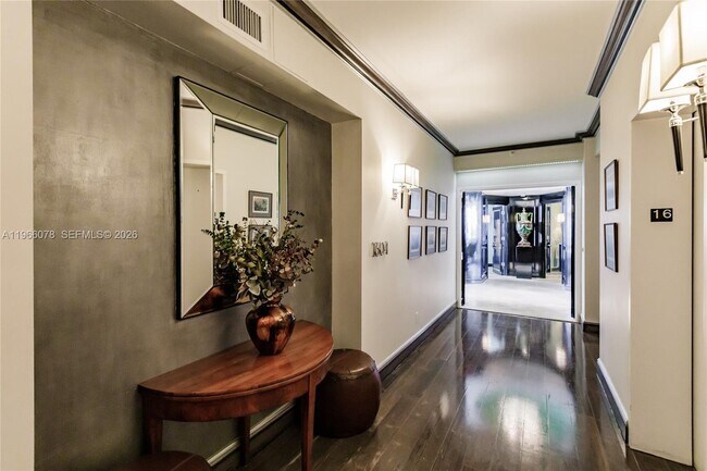 Building Photo - 300 South Pointe Dr