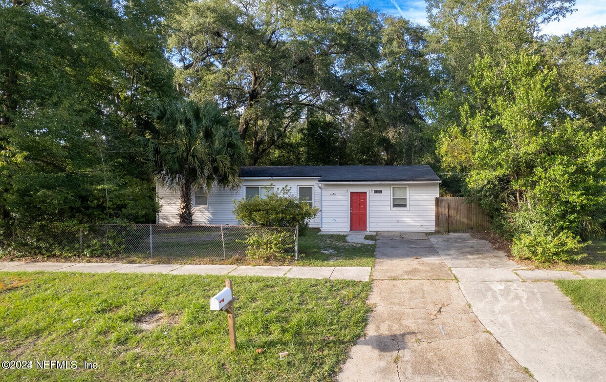 Primary Photo - 6171 Cedar Hills Blvd