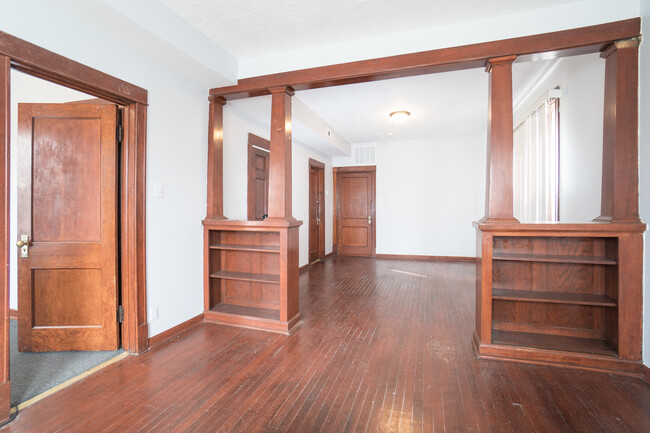 Building Photo - 723 N Trumbull Ave