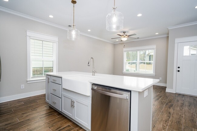Building Photo - 1524 Cottage Grv