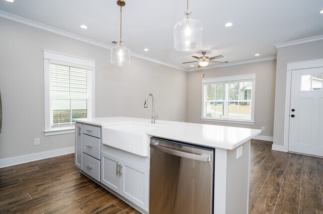 Foto del edificio - Don't miss out on this home in Vestavia Hi...