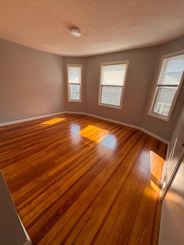 Photo - 321 Union St (Fall River, MA)