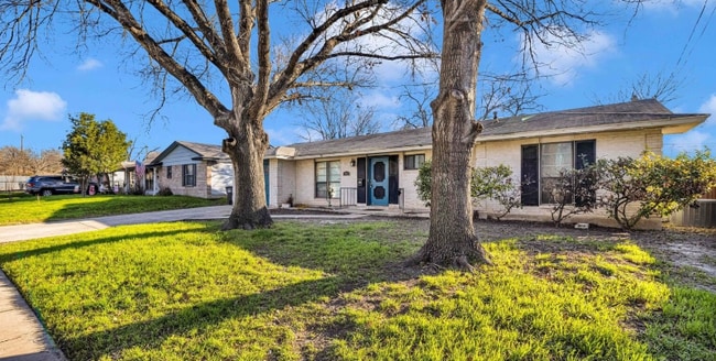 Photo - 318 Avalon St House