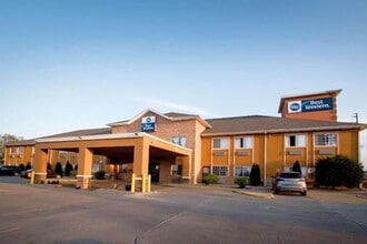 Building Photo - 700 SW Fairlawn Rd