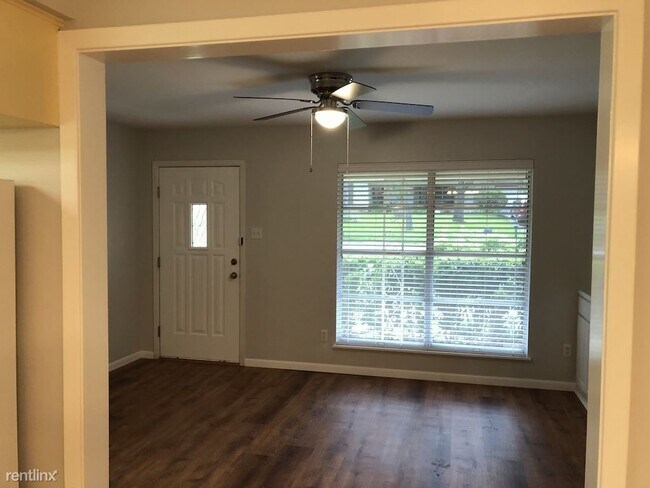 Foto del edificio - 3 br, 2 bath House - 11403 Hilltop Street