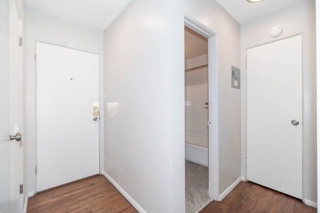 Foto del edificio - 1410 N Moline St