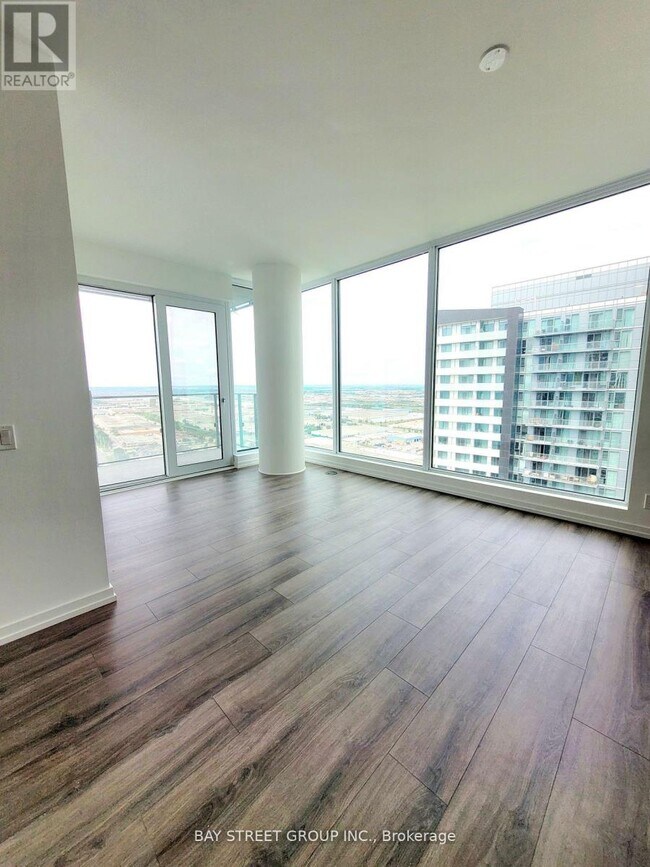 Photo du bâtiment - 175-3175 Millway Ave