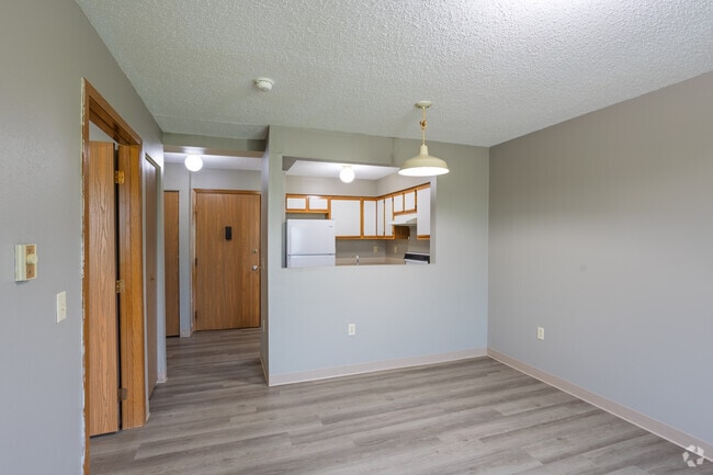 1BR, 1BA - 650SF - Living Room - Praireview Manor
