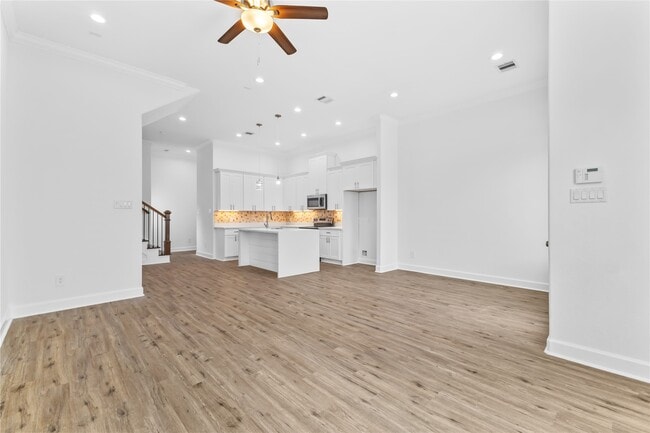Building Photo - 7805 Farnsworth St