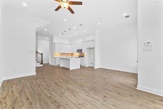 Building Photo - 7805 Farnsworth St
