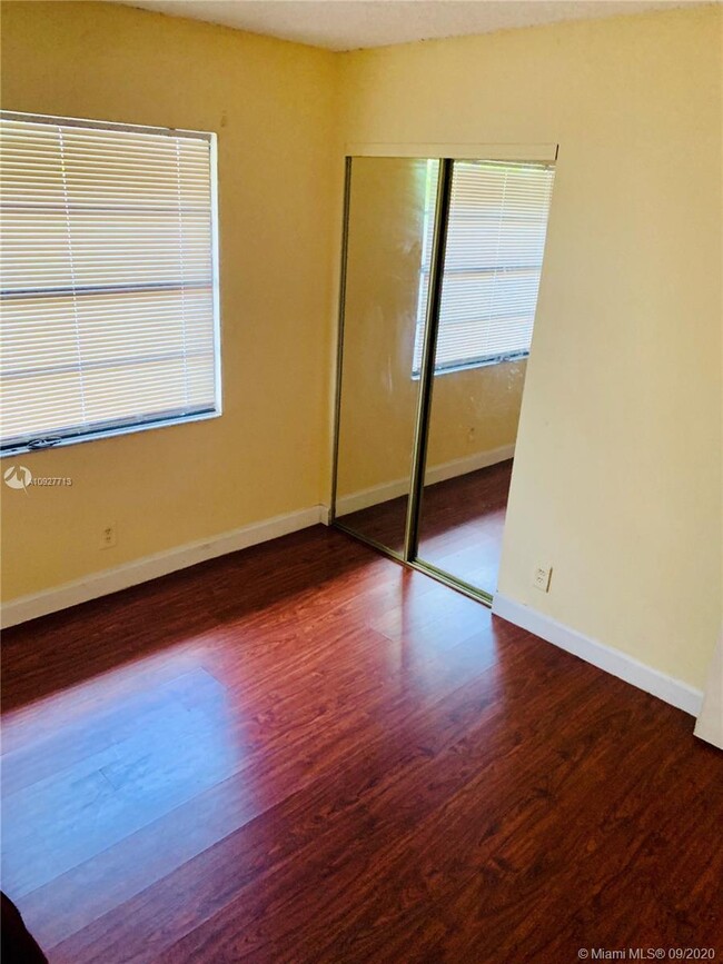 Foto del edificio - 7412 SW 12th Ct