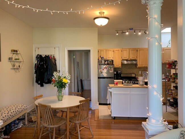 Building Photo - 3 br, 2 bath  - 830 Pine St Apt 5AB