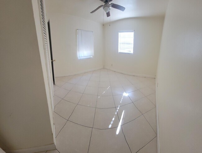 Building Photo - 709 Wisteria Ave