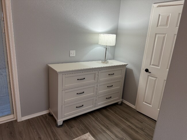 Foto del edificio - 4651 Grumman St