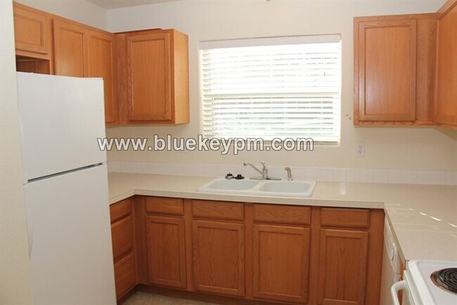 Foto del edificio - 2 Bed, 2.5 Bath  Townhome in Rockwood Neighborhood
