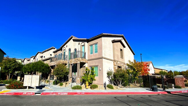 Building Photo - Spectacular 3 Bedroom Townhouse in Gate Community Near Sky Canyon and Centennial! Strip Views!