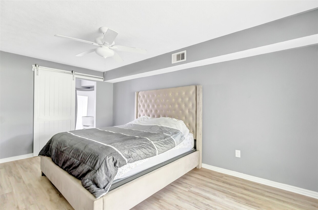 Foto principal - 1746 Cloister Dr