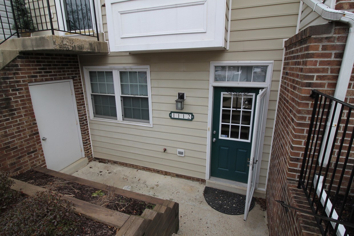 1112 Wickford Ct, Crofton, MD 21114 Condo for Rent in Crofton, MD